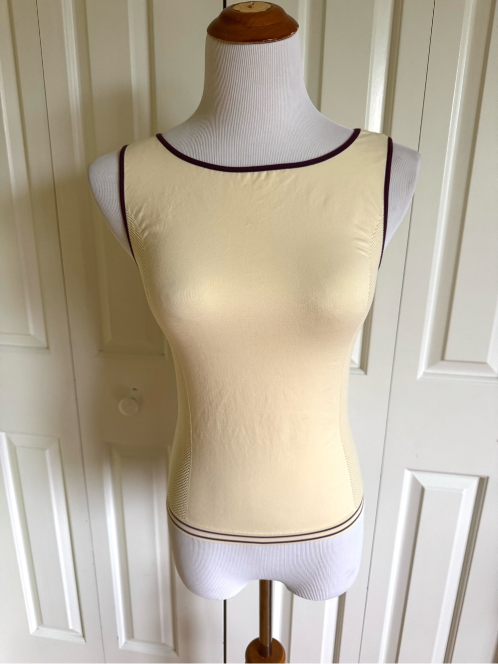 Victoria’s Secret Cream Stretch Tank Top M-L NWOT